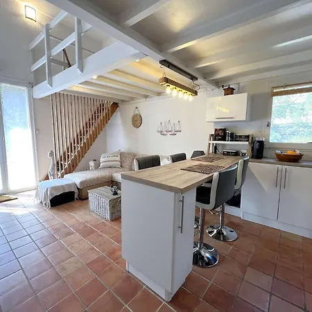 Le Costabella - Pour 4 Personnes A 5 Minutes De La De L'almanarre A Apartman Hyères